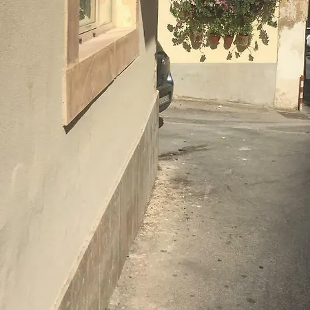 Civico 13 * Noto
